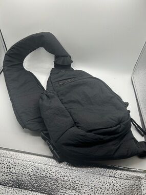 Black Men's Sling Bag — Lightweight Everyday Crossbody